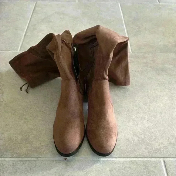 Low Heel Over the Knee Boots - Picture 3 of 6